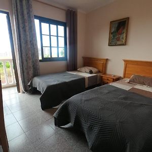 Habitación Estándar con 2 Camas Individuales